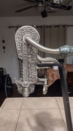 Wine bottle opener