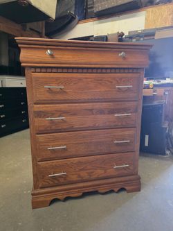 Bassett Solid Wooden 5 Drawer Tallboy Dresser