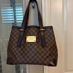 Loui Vuitton Purse