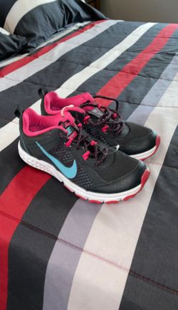 WOMENS NIKE SHOES