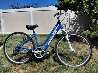 Schwinn Fremont Hybrid Bicycle