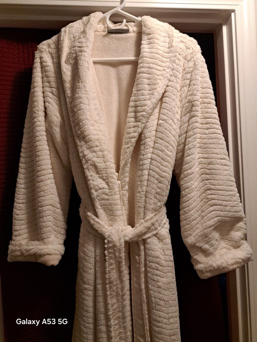 Nordstrom Robe - New