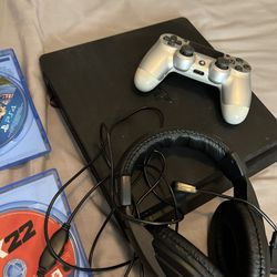 Ps4 With Games And Mic 