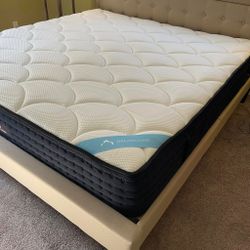 DreamCloud Premier Memory Foam Mattress (1 King)