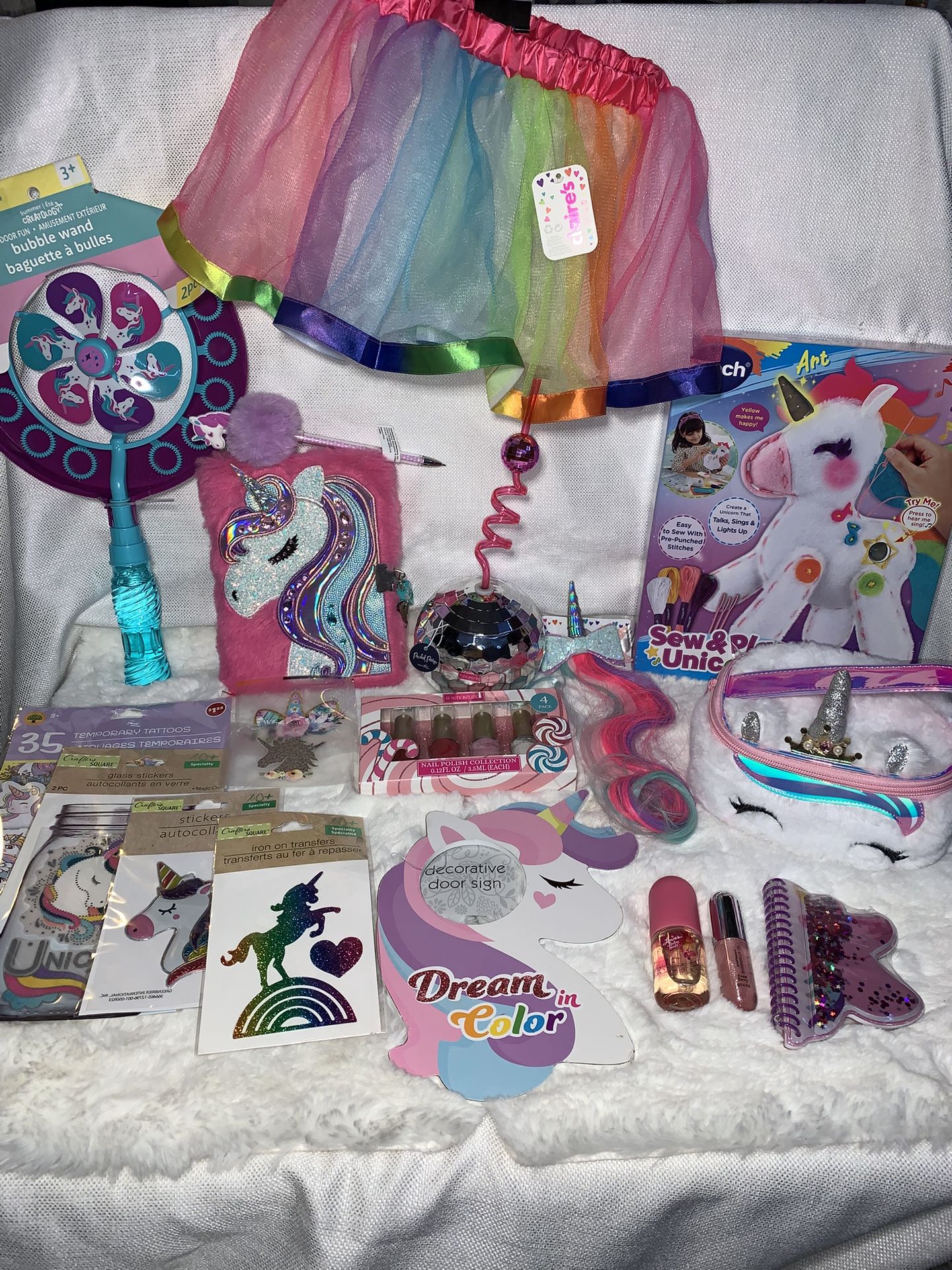 Girl’s Unicorn Themed Gift Basket (20 items)