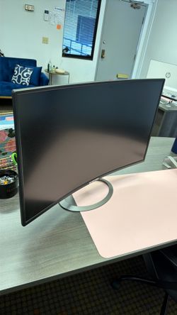 32” Sceptre curved monitor