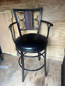 4 heavy barstools