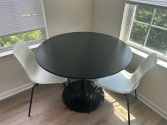 Modern Round Dining table with chairs