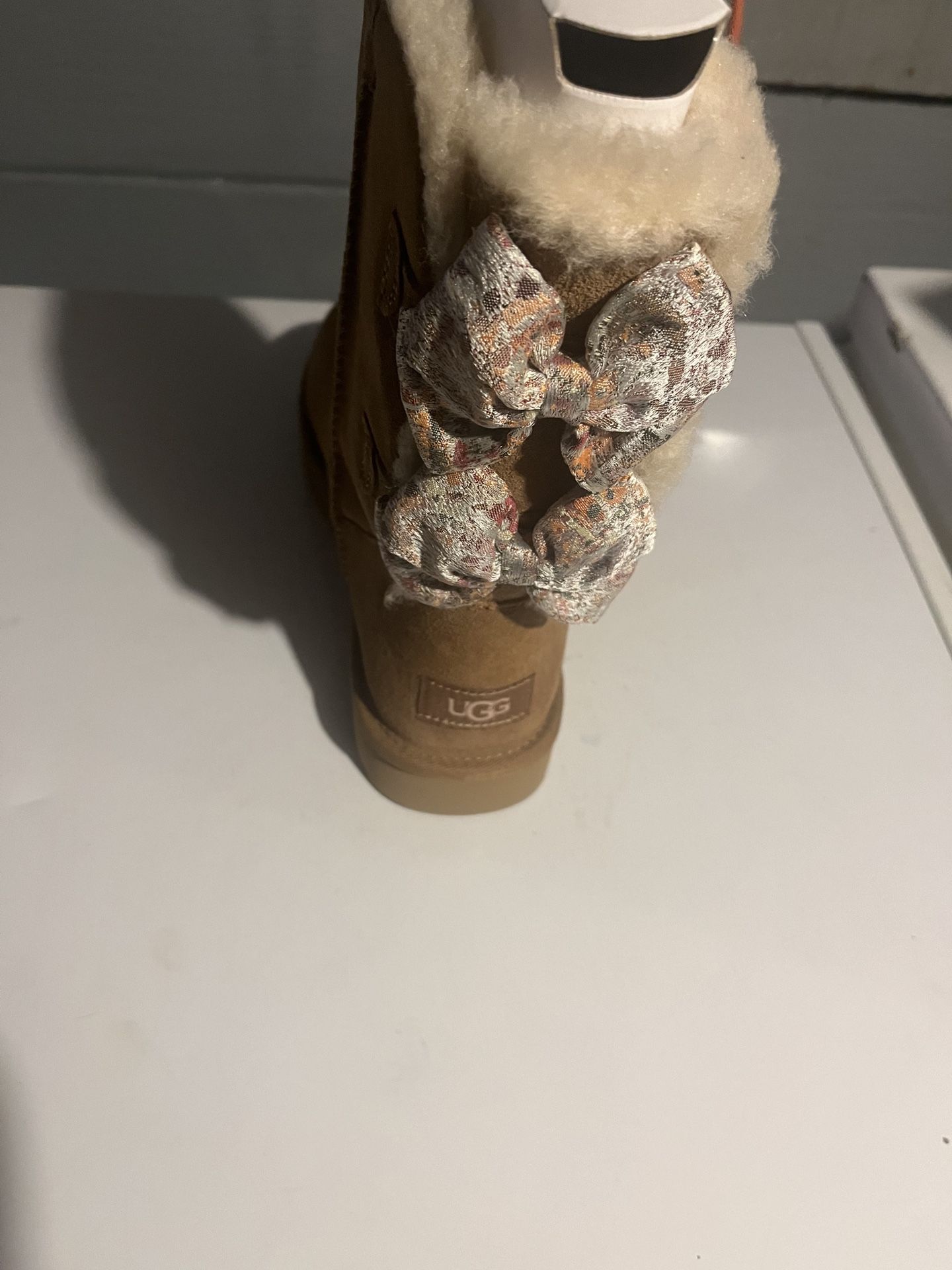 Size 9 ugg brown boots 