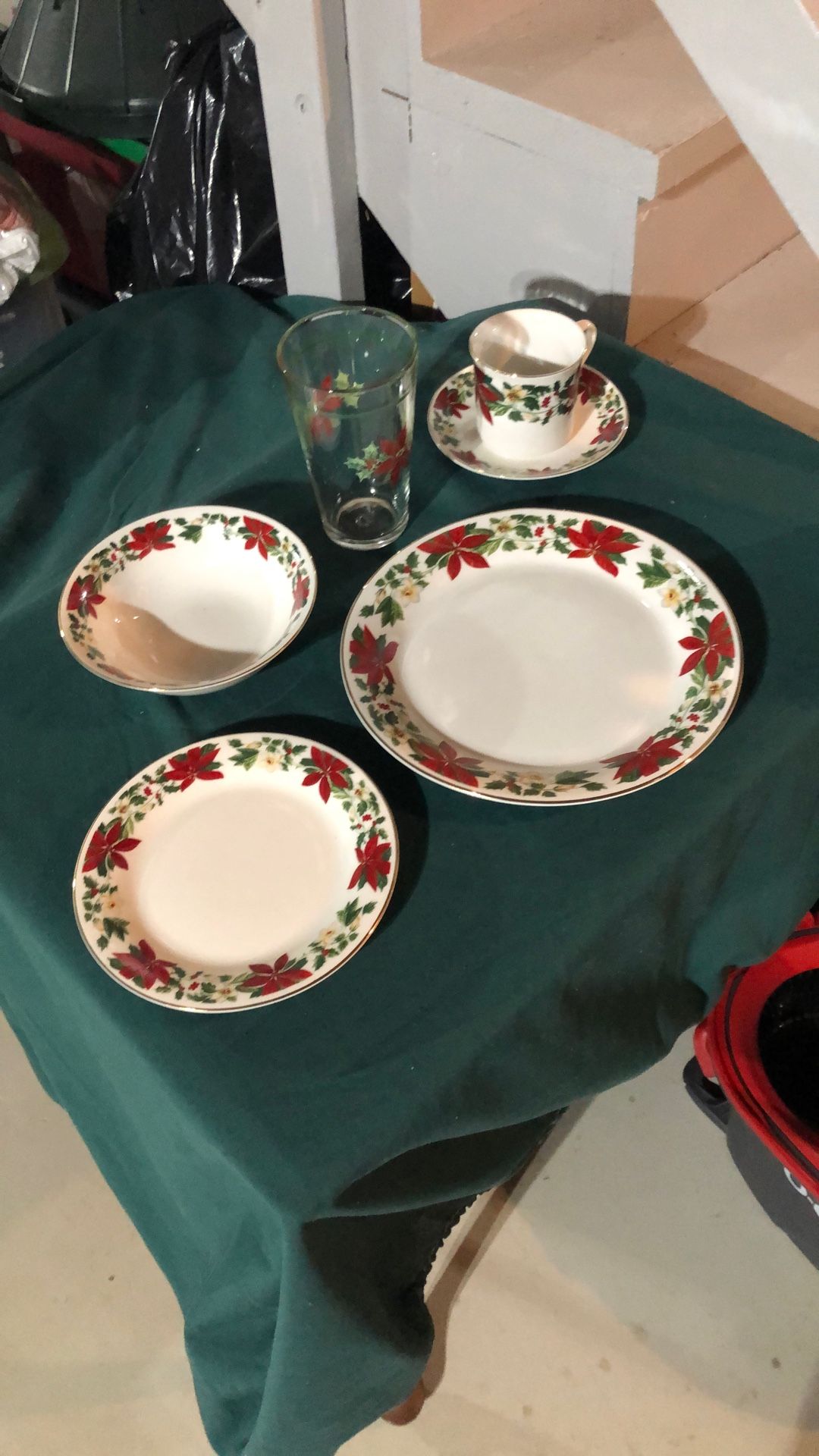 Christmas Dinnerware And Glassware