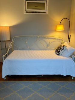 Pottery Barn twin daybed with trundle