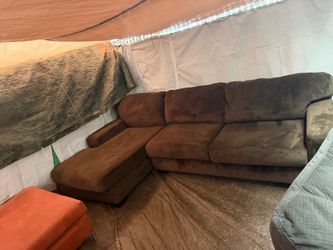 Oversized brown couch great condition, clean no flaws we sell all the time delivery $40 local