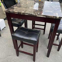 Nice Height Dining Table With 4 Leather Stools 