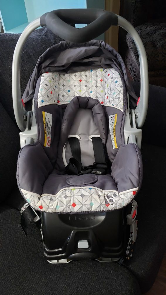 Infant Car Seat with Base / Baby Trend