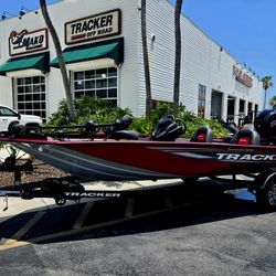 2025 Traker Pro Team 195 XTE Tournament Edition - Starlite Red