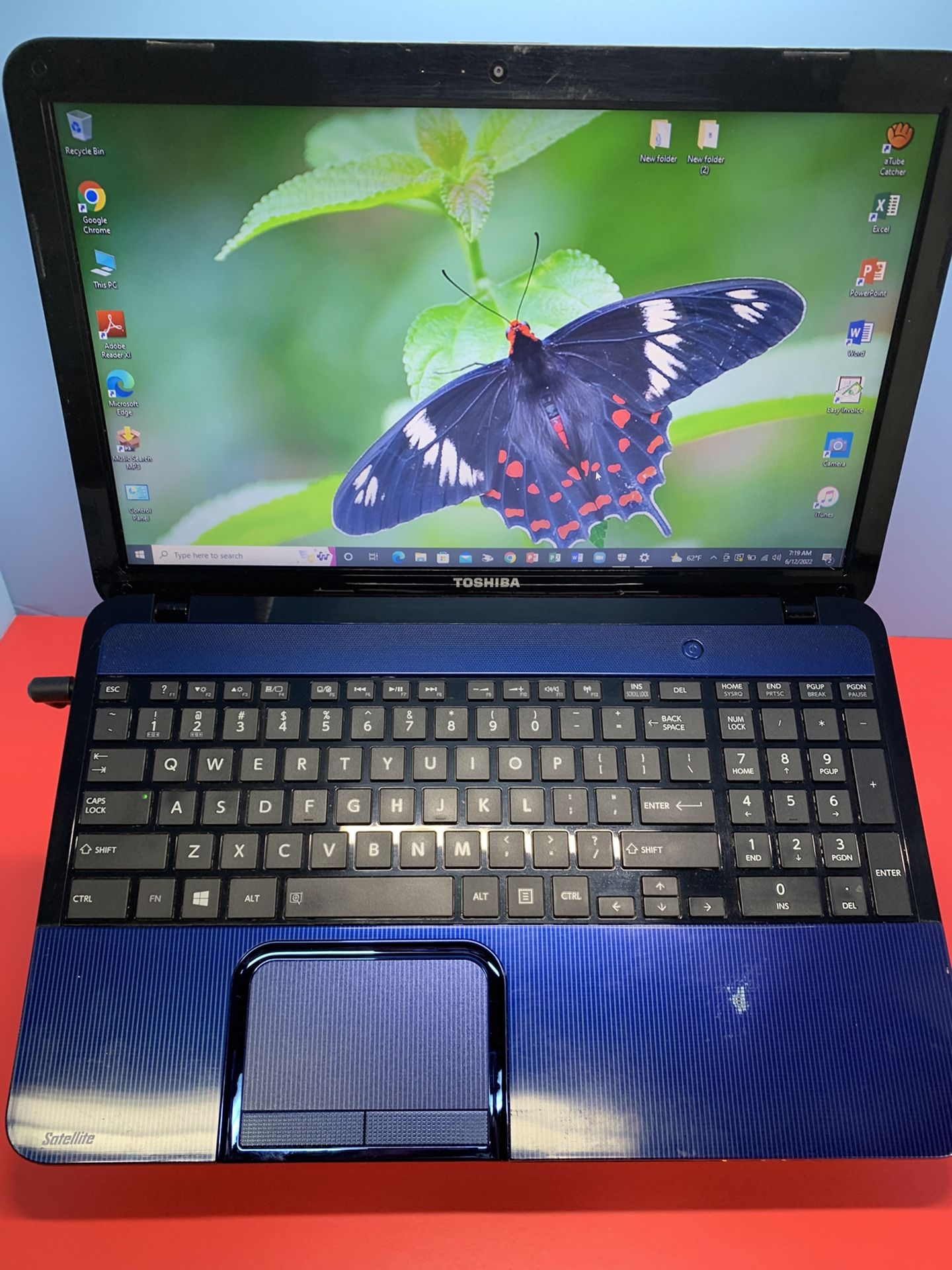 ..TOSHIBA SATÉLITE . .L855S….120 GB SSD...6.0 RAM . READY FOR CLASSES ON LINE OR WORK FROM HOME