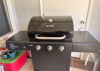 Char-Broil Advantage 3-Burner Gas Grill