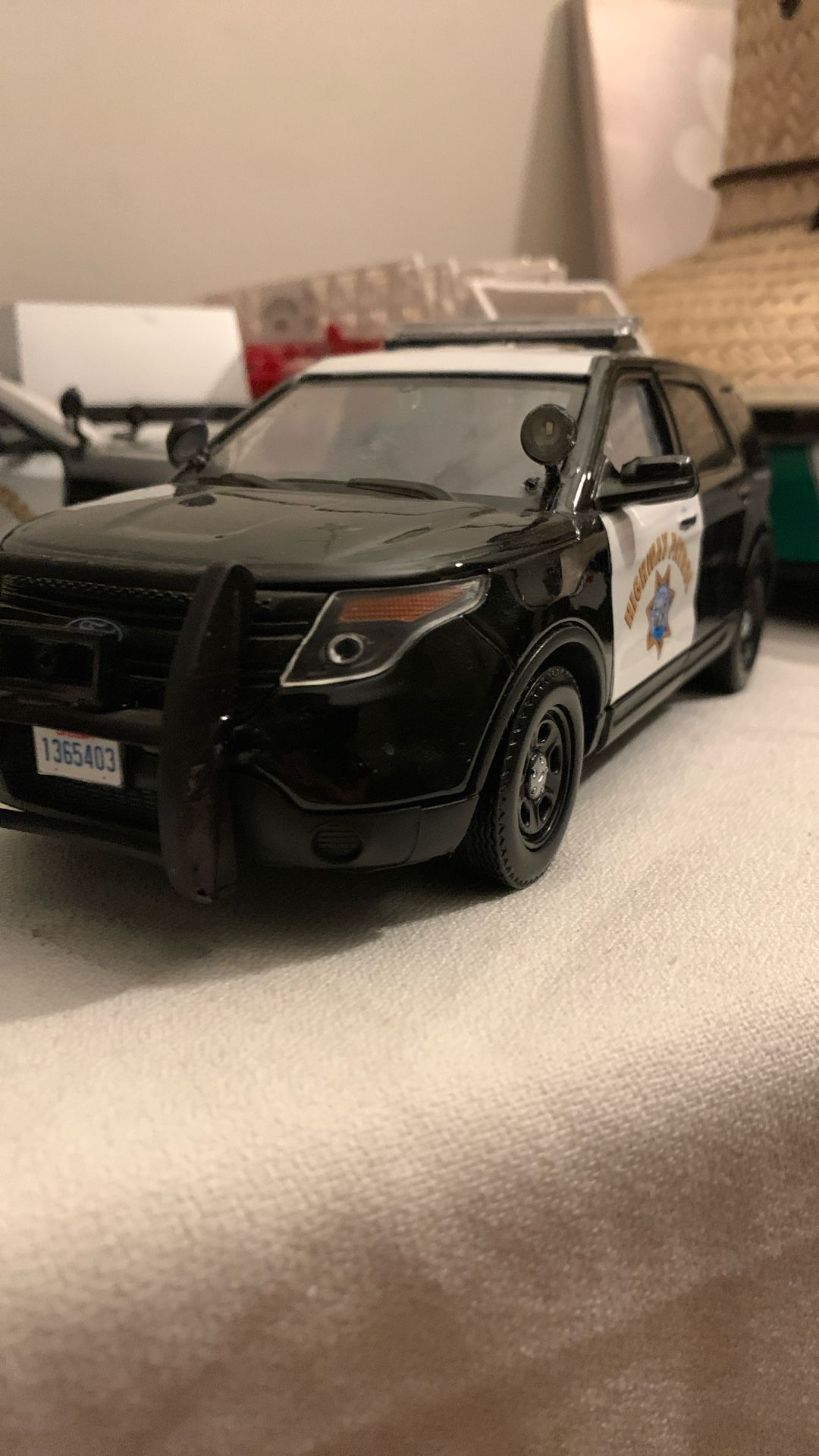 Realistic CHP Ford Diecast Model 1/24 Scale (READ DESCRIPTION)