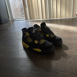 Jordan 4 Thunders Size 7