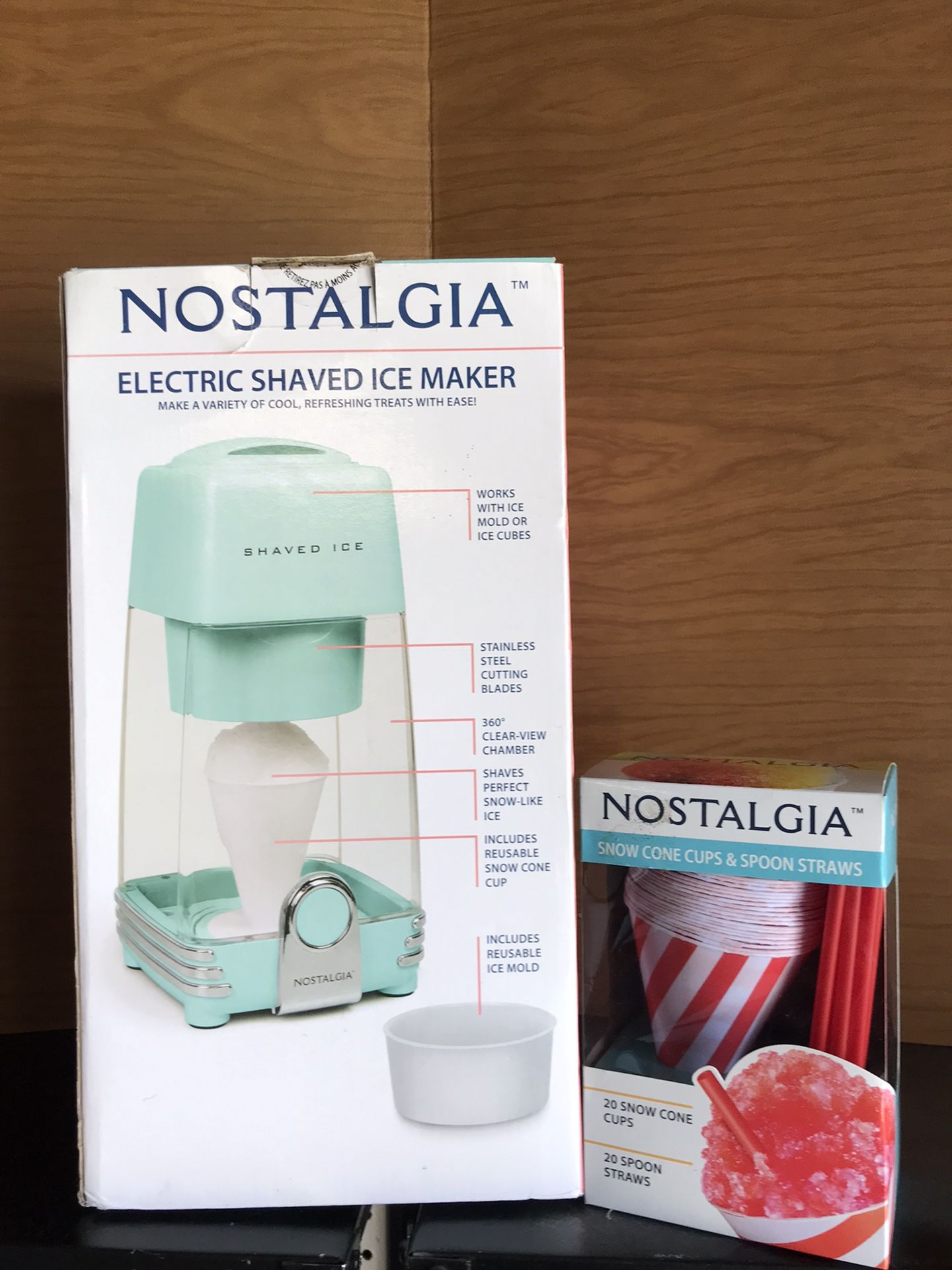 New” Snow Cone Maker & 20 Cups 