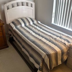 2 Twins / Nightstand / Dresser