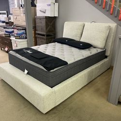 Oatmeal Queen Upholstered Bed 