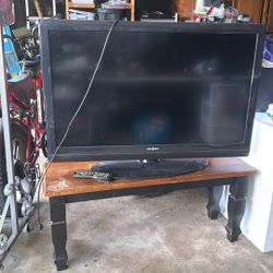 42” Insignia TV