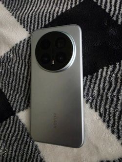 Vendo o Cambio ‼️
Honor Magic 8 Pro

Desbloqueado 
Global
512gb
12gb RAM
Bateria de 7100mA 
Cargador de 100W 
Como Nuevo

Venta o Cambio con Diferenci