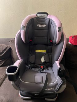 Graco Extend2Fit 3-in-1 Convertible Car Seat.