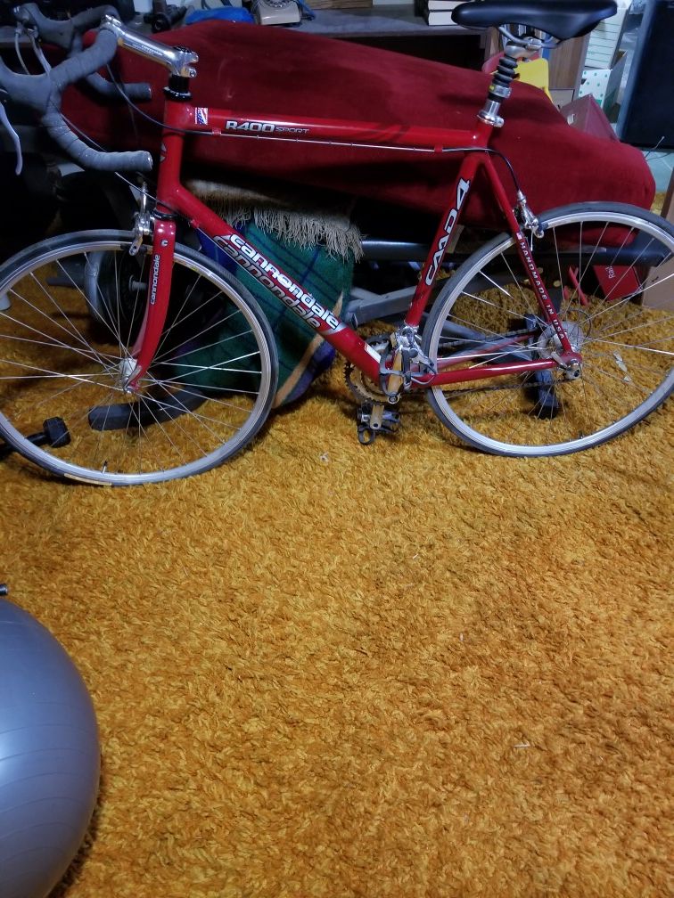Like New!Cannondale r400 sport CAAD4! Absolutely perfect condition,orginal owner