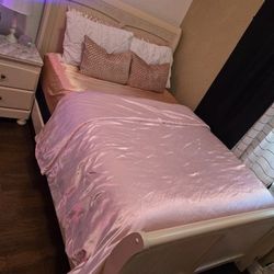 Bedroom Furniture Set