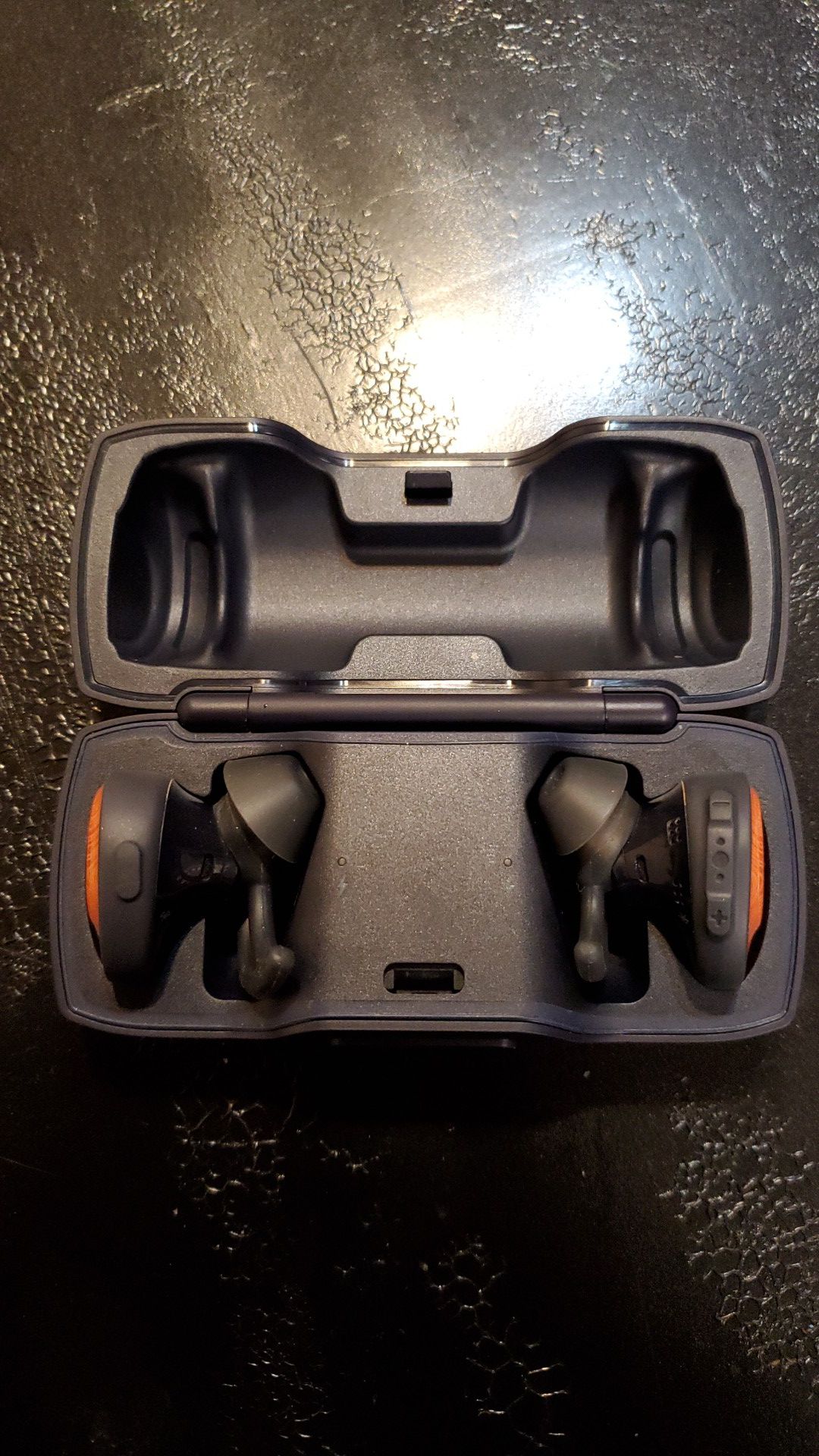 Michey hall, Bose brand bluetooth headphones, has only been used 3 times very good condition