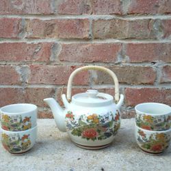 Vintage Kutani Peacocks Teapot/Cups 
