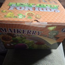 12 Pc Maikerry Plant vs Zombies Figure Set