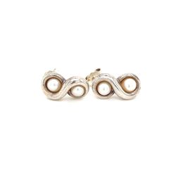 T&Co. 925 Pearl Earrings