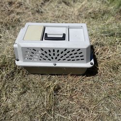 Pet Text Pet Crate / Carrier