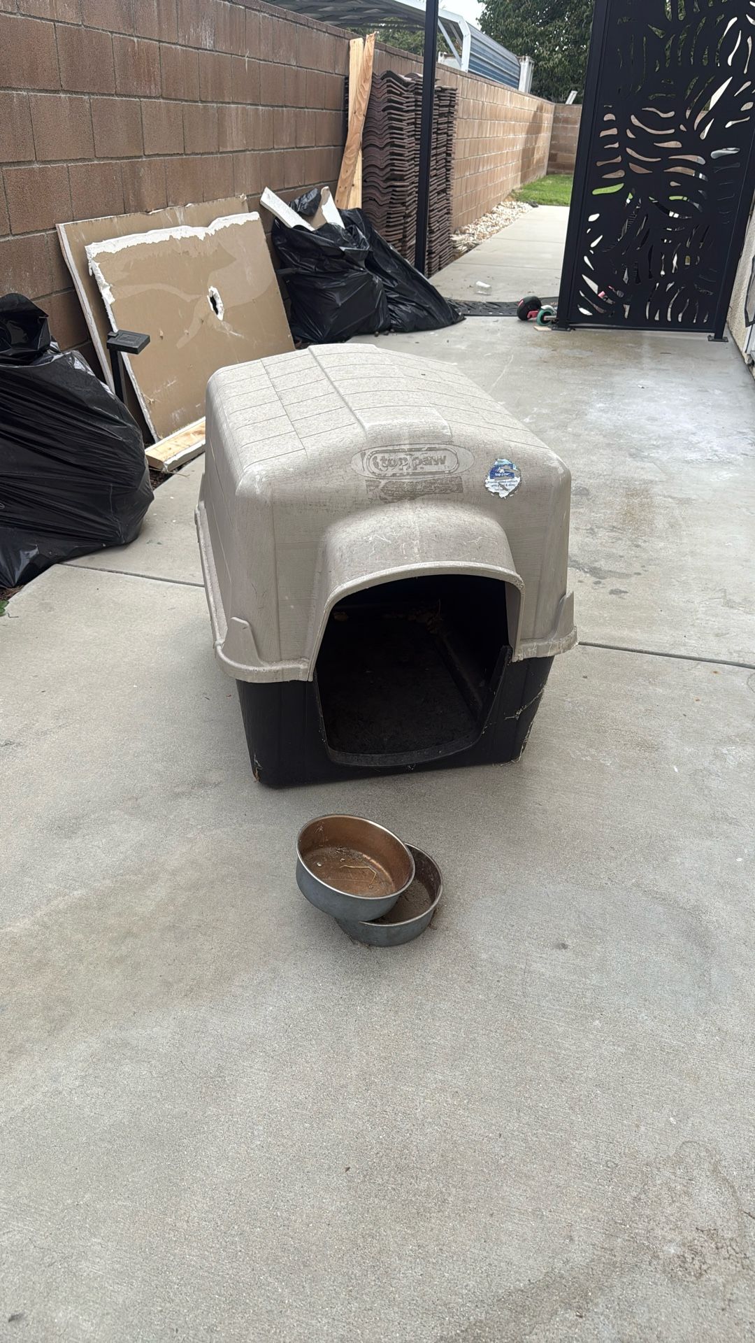 Dog House + Bowls 🐾