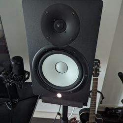 Yamaha HS8 Pair with stands and pads - Like New