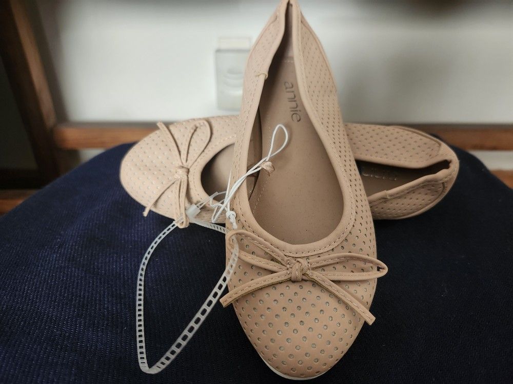 NEW - Tan Dress Shoes (Flats)