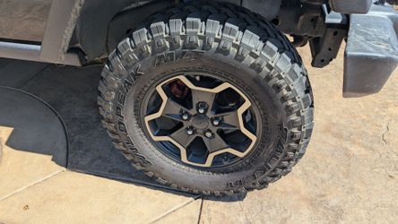 4 New 33" 285/70/R17 Falken Wildpeak MT Tires on 2024 Jeep Rubicon Wheels with TPMS