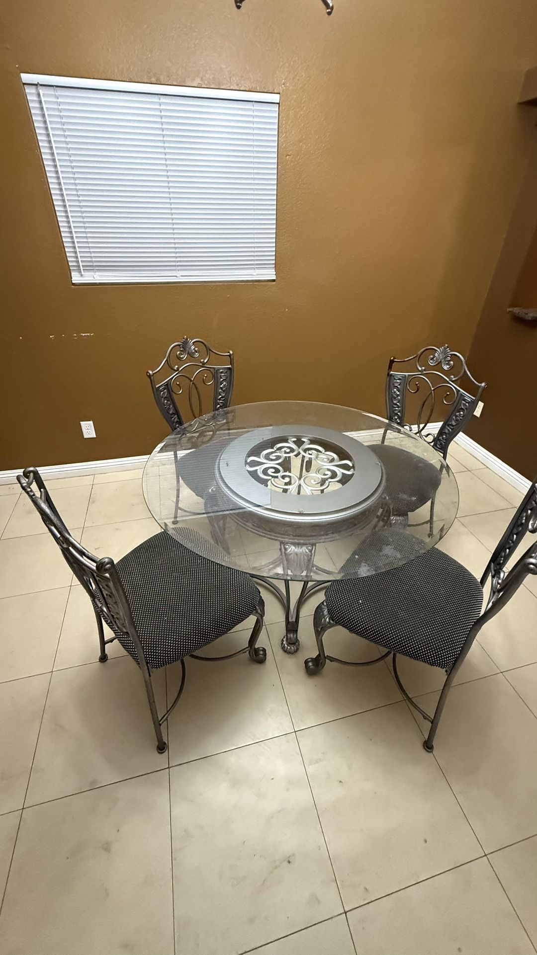 Kitchen Table With 4 Chairs