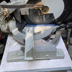 Delta 12” Compound Láser Miter Saw 