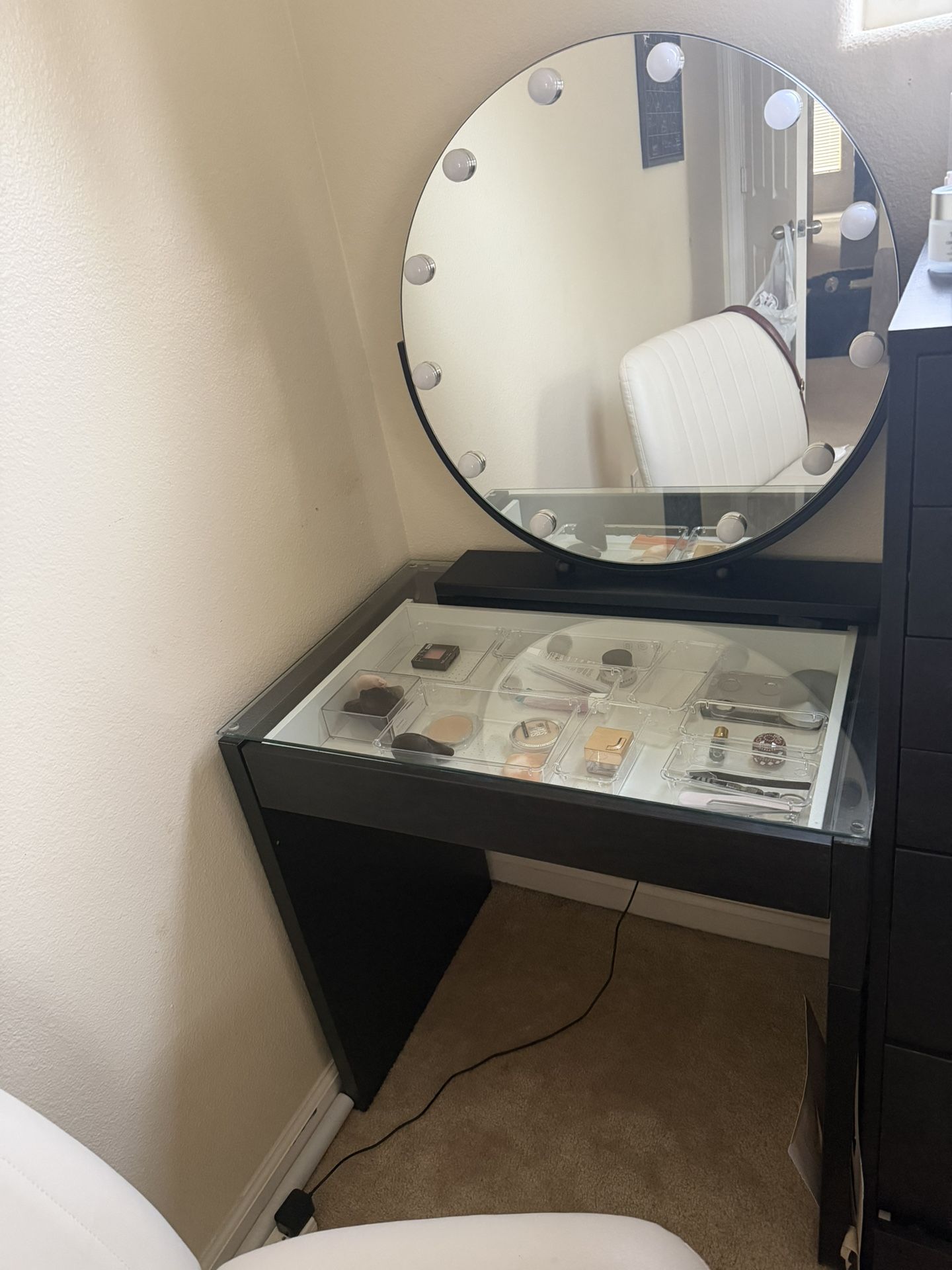 VANITY MIRROR AND DESK