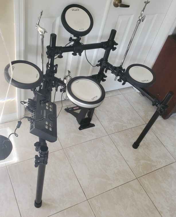 Drums Set Electronic Yamaha DTX500 
