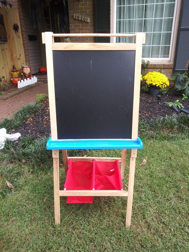 Chalkboard / white easel stand dawboard