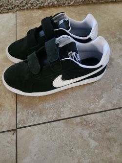Nike Court Royale Velcro Sneakers