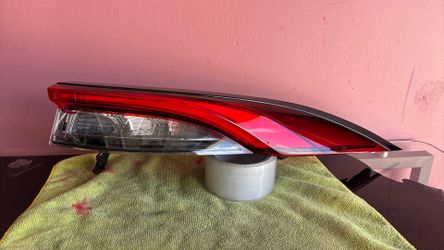 2024 2025 TOYOTA CROWN SIGNIA RIGHT SIDE TAIL LIGHT LED OEM
