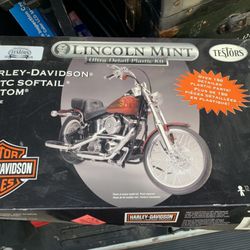 Restore Model Kit Lincoln  Mint Harley Davidson Soft Tale