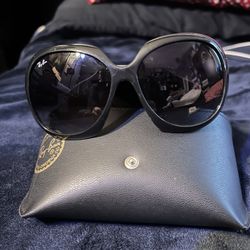 Woman’s Ray Ban Sunglasses