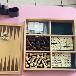 LEVENGER Old-Style Game Box WOODEN CHESS SET Dominoes Backgammon Checkers